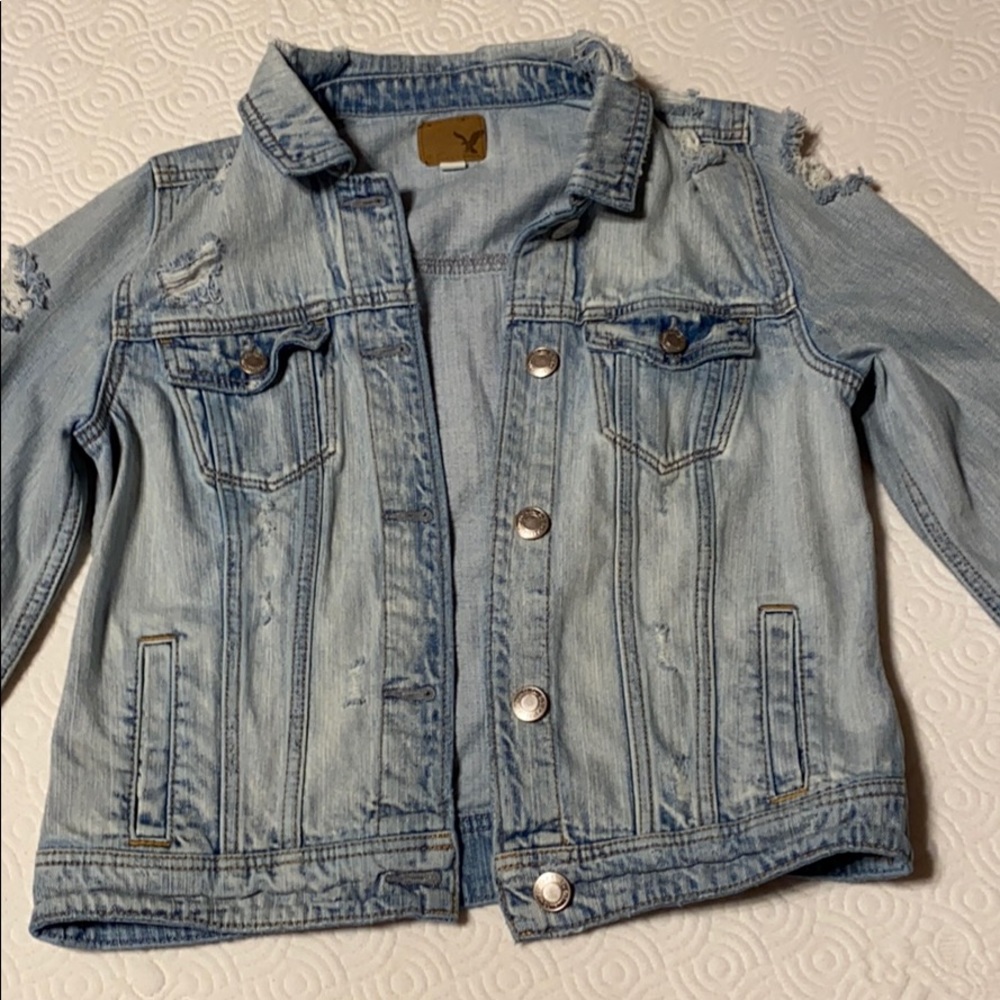 Women’s Distressed American Eagle denim jacket